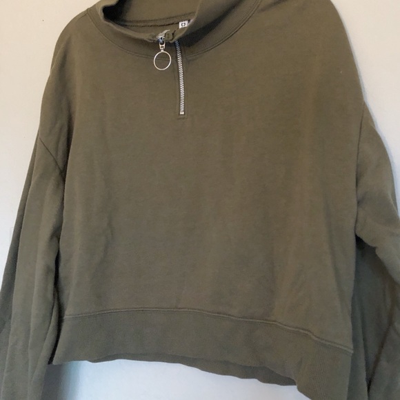 Olive Cropped Sweater - Picture 2 of 2